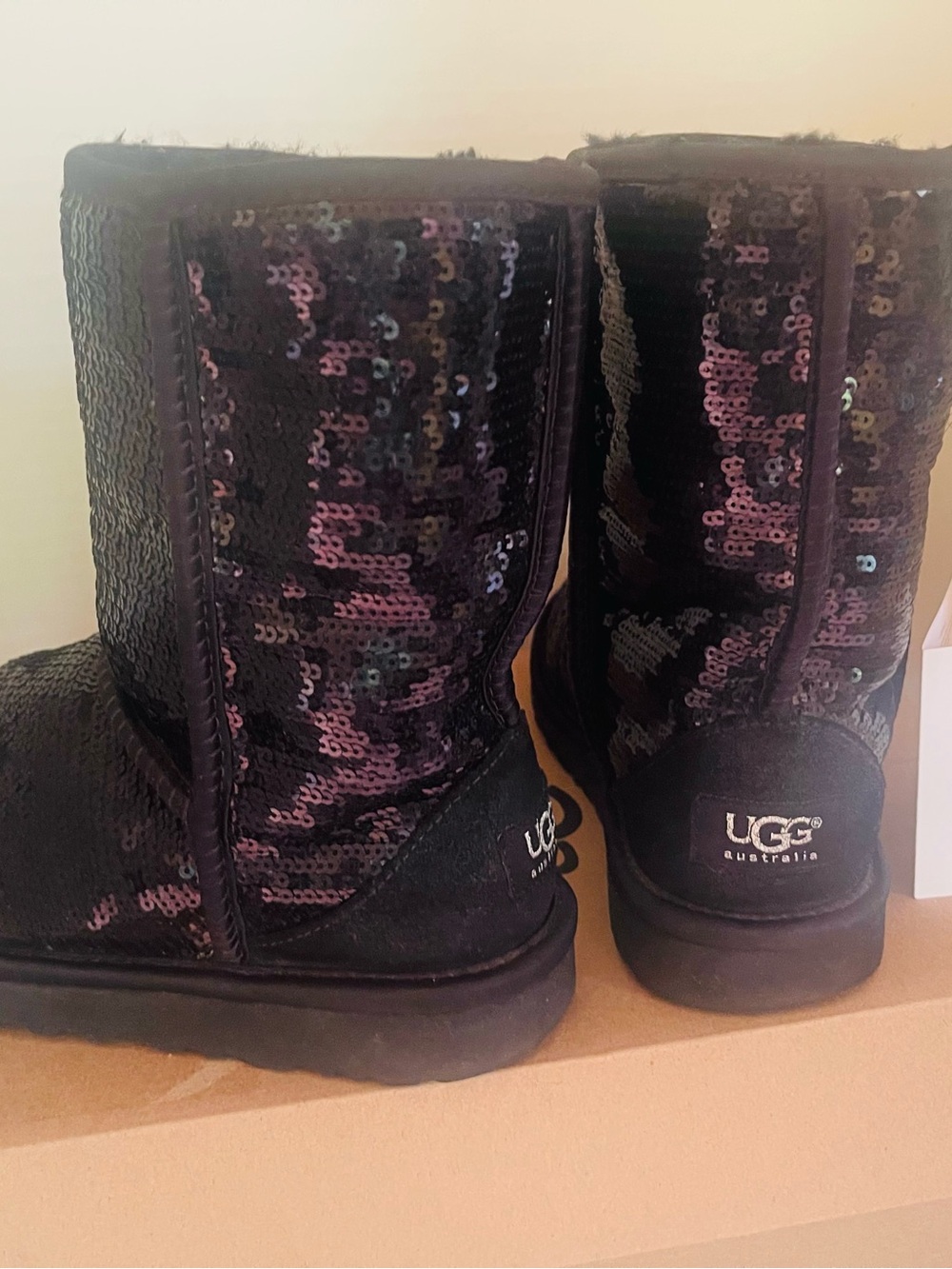UGG Classic Short Sequin Boots woman size 6 Black Sparkle Sheepskin